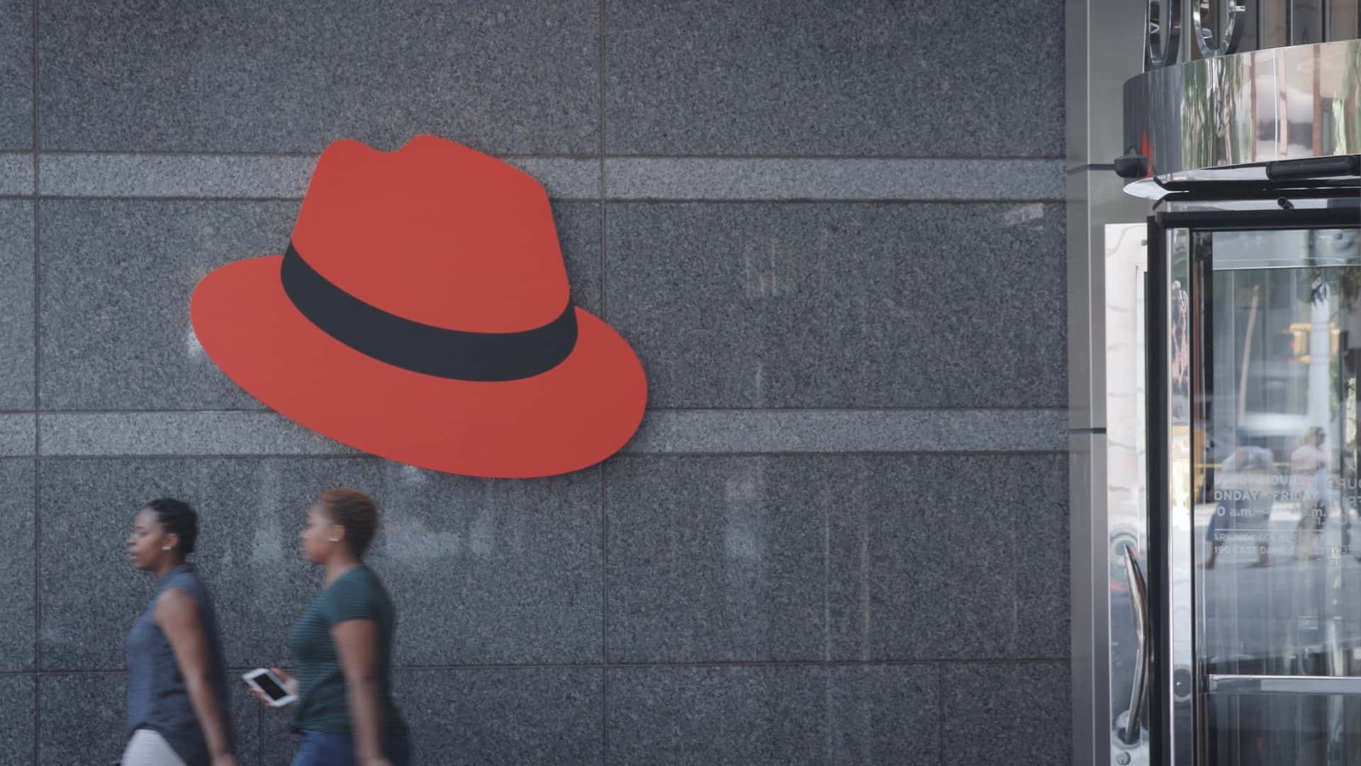 Red Hat now offers Red Hat Linux for Workstations from AWS - Techzine Europe